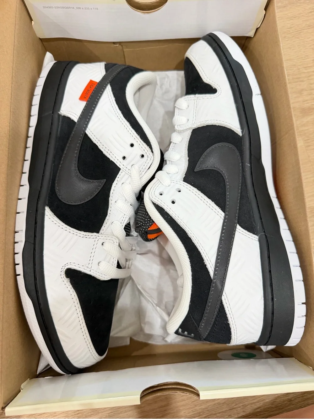 Men’s Low-Top Skate Shoes - Black/White
